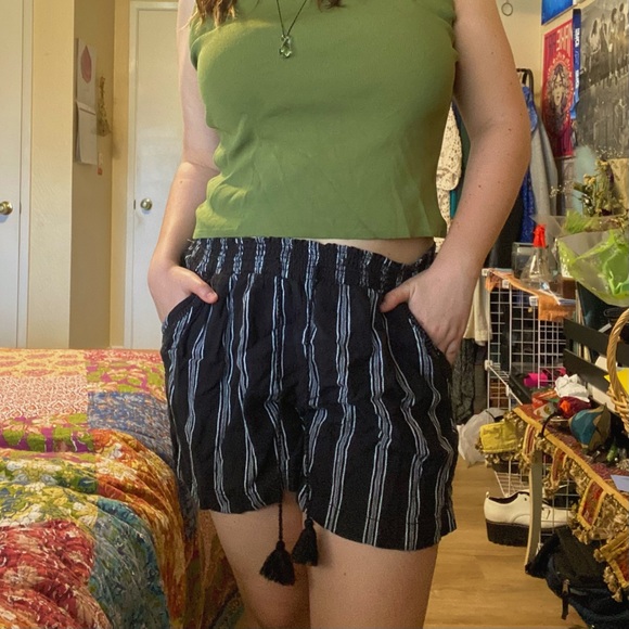 black and white striped shorts with tassel drawstring! 💟🪩 - Picture 2 of 4